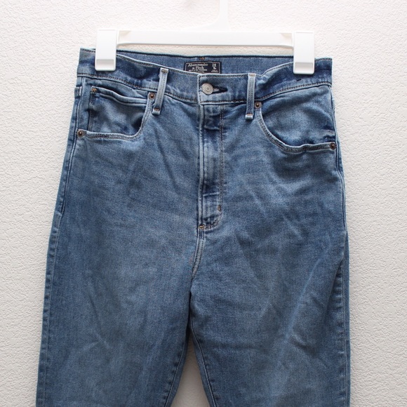 Abercrombie & Fitch High Rise Flared Jeans - Picture 2 of 3